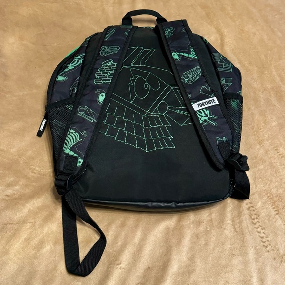 2021 Fortnite Amplify Backpack Loot Llama 18" Green and Black - Picture 4 of 9